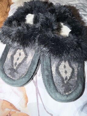 Manitoba Mukluks Slippers